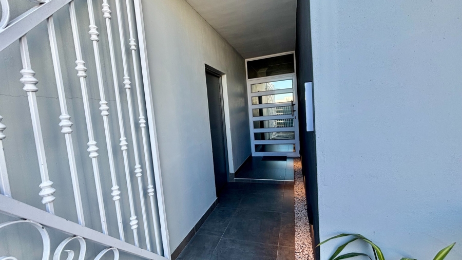3 Bedroom Property for Sale in Sandown Western Cape